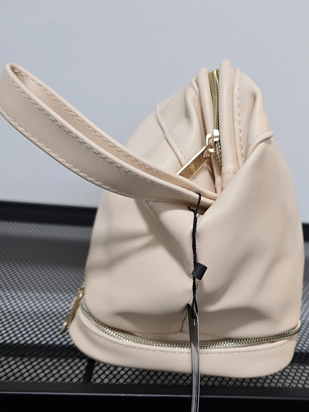 Cream Women's Cosmetic Bag NWT